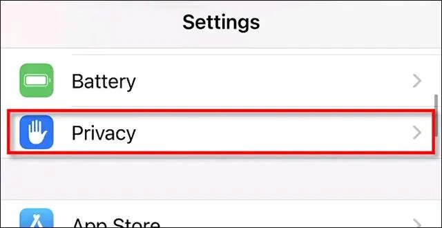 Jak zkontrolovat, které aplikace přistupují k vašim kontaktům na iPhone