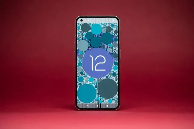 Lär dig om ingenting Telefon 1: Telefonen har en unik design